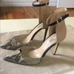 Guess Pumps